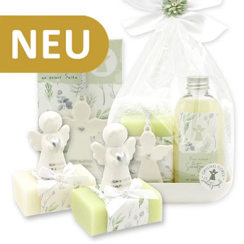 Guardian angel with a heart - green