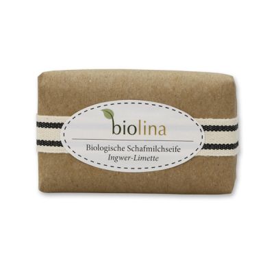 Biolina Schafmilchseife 100g verpackt mit braunem Papier und Dekoband gestreift, Ingwer Limette 