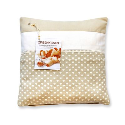 Zirbenpolster 30x30cm beige mit Herzen befüllt mit Zirbenspänen 