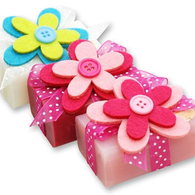 Sheepmilk soap 100g decorated with a flower, sortiert 