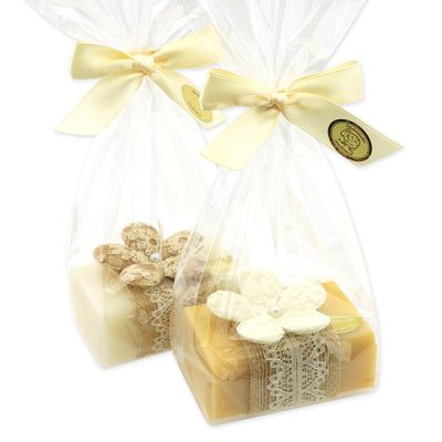 Schafmilchseife eckig 100g dekoriert mit Blume in Cello, Classic/Zirbe 