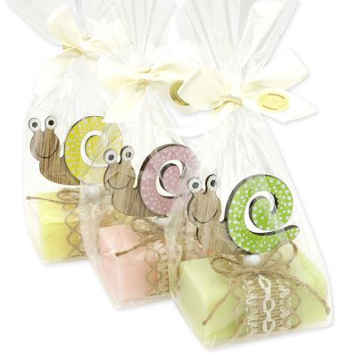 Schafmilchseife eckig 100g dekoriert mit Schnecke in Cello, Himmelschlüssel/Jasmin/Wiesenblume 