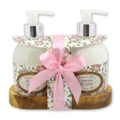 Body milk 250ml and liquid soap 250ml on a wooden shelf "Vintage-Motiv 76", Classic 