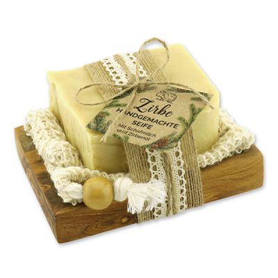 Kaltgerührte Schafmilchseife 150g auf Olivenholz-Seifenschale "Wohlfühlzeit", Zirbe 