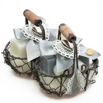 Wire basket filled with a sheep milk soap 100g and a soap heart 23g decorated with a heart, Classic/Edelweiss silver 