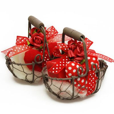Wire basket with a sheep milk soap 100g decorated with a heart, Classic/rose 
