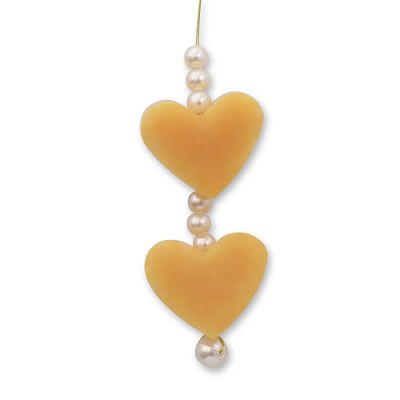 Schafmilchseife Herz mini 2x8g hängend dekoriert mit Perlen, Zirbe 