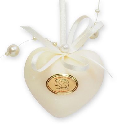 Schafmilchseife Herz mollig klein 30g hängend dekoriert mit Perlenband, Classic 