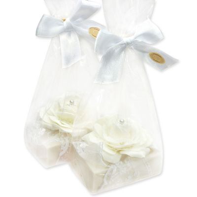 Schafmilchseife eckig 150g dekoriert mit Rose in Cello, Schneerose 
