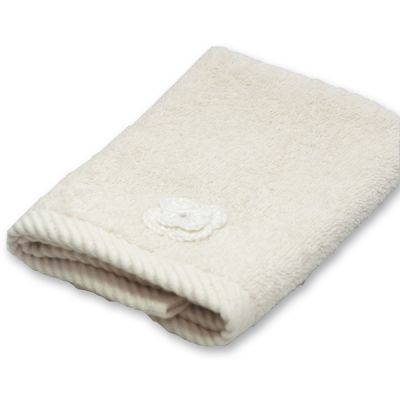Towel 30 x 30 cm with crocheted flower creme 